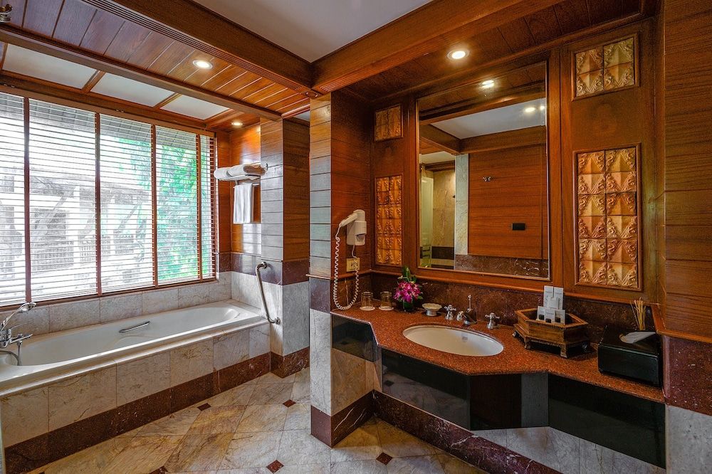 Thavorn Beach Village Resort & Spa Phuket Hillside with Terrace Bathtub 10