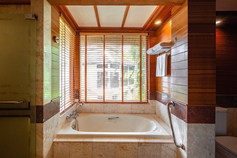 Thavorn Beach Village Resort & Spa Phuket Hillside with Terrace Bathtub 14