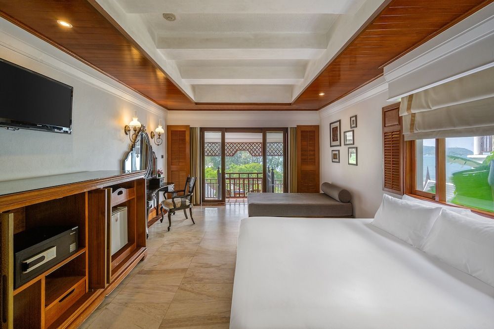 Thavorn Beach Village Resort & Spa Phuket Hillside with Terrace Bathtub 2