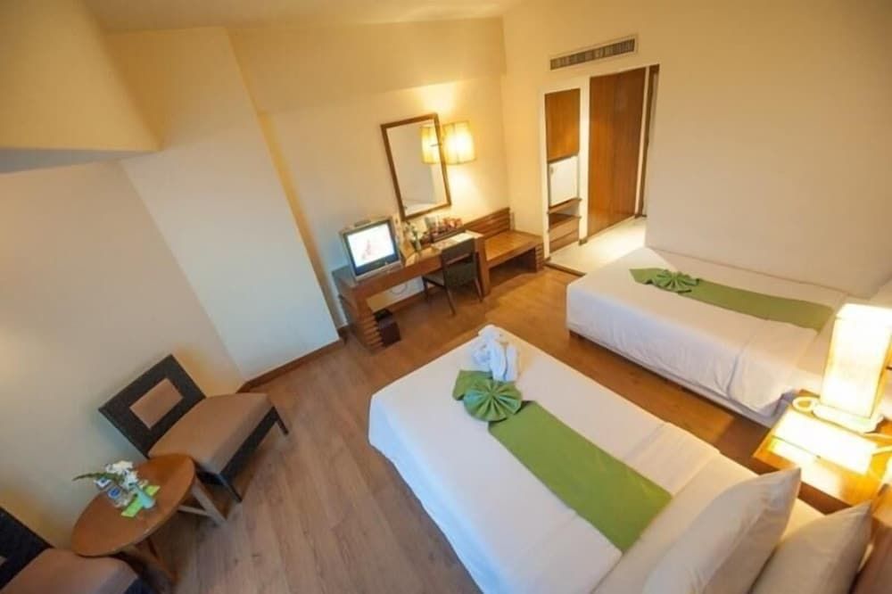 The Seasons Pattaya Superior Twin Room, City View 3
