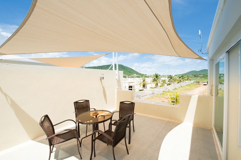 Oriental Beach Pearl Resort Lotus Poolside Townhouse 6