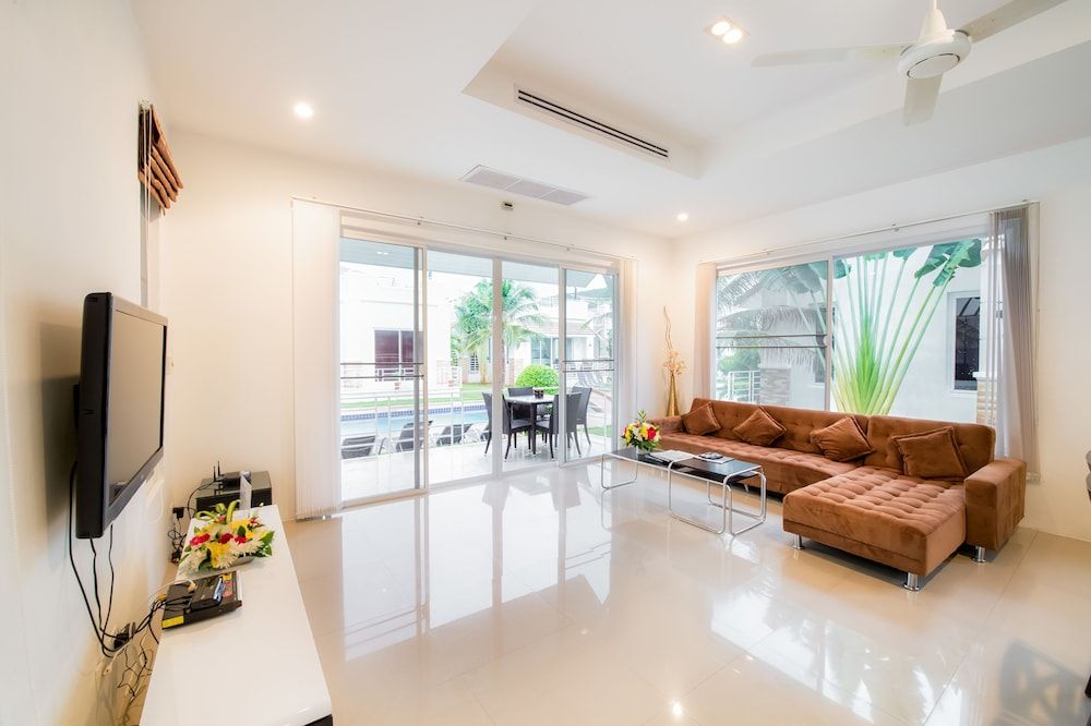 Oriental Beach Pearl Resort Prime Poolside Villa 3