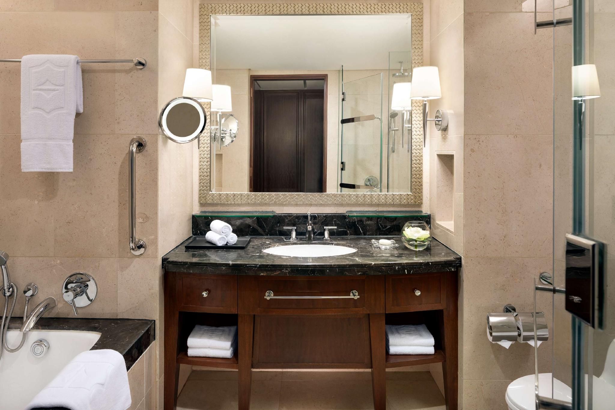 Shangri-La Wing Premier 1 King