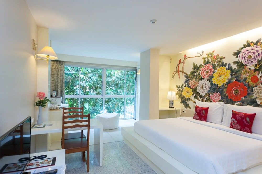 Sino House Phuket Hotel Deluxe Room 2