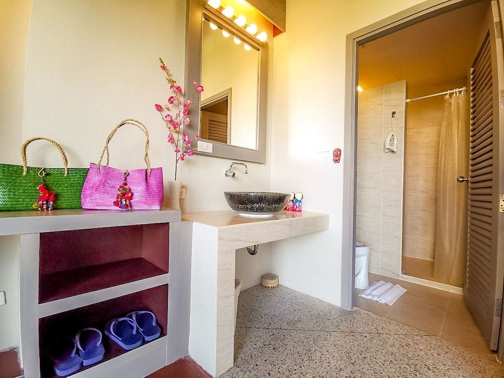 Sino House Phuket Hotel Deluxe Room 14