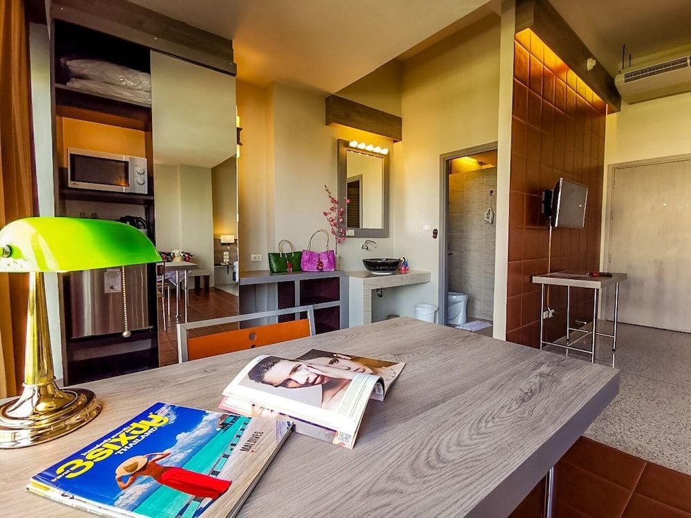 Sino House Phuket Hotel Deluxe Room 18