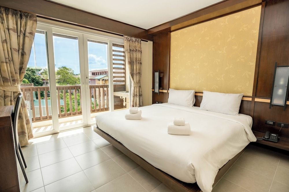 Ratana Hotel Chalong Superior Room 2