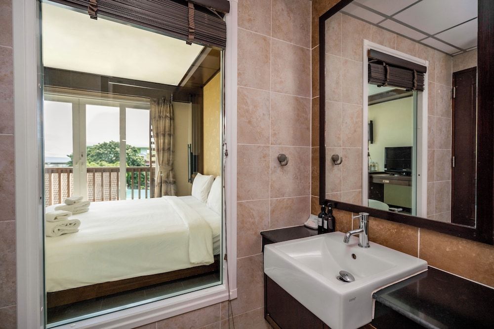 Ratana Hotel Chalong Superior Room 14