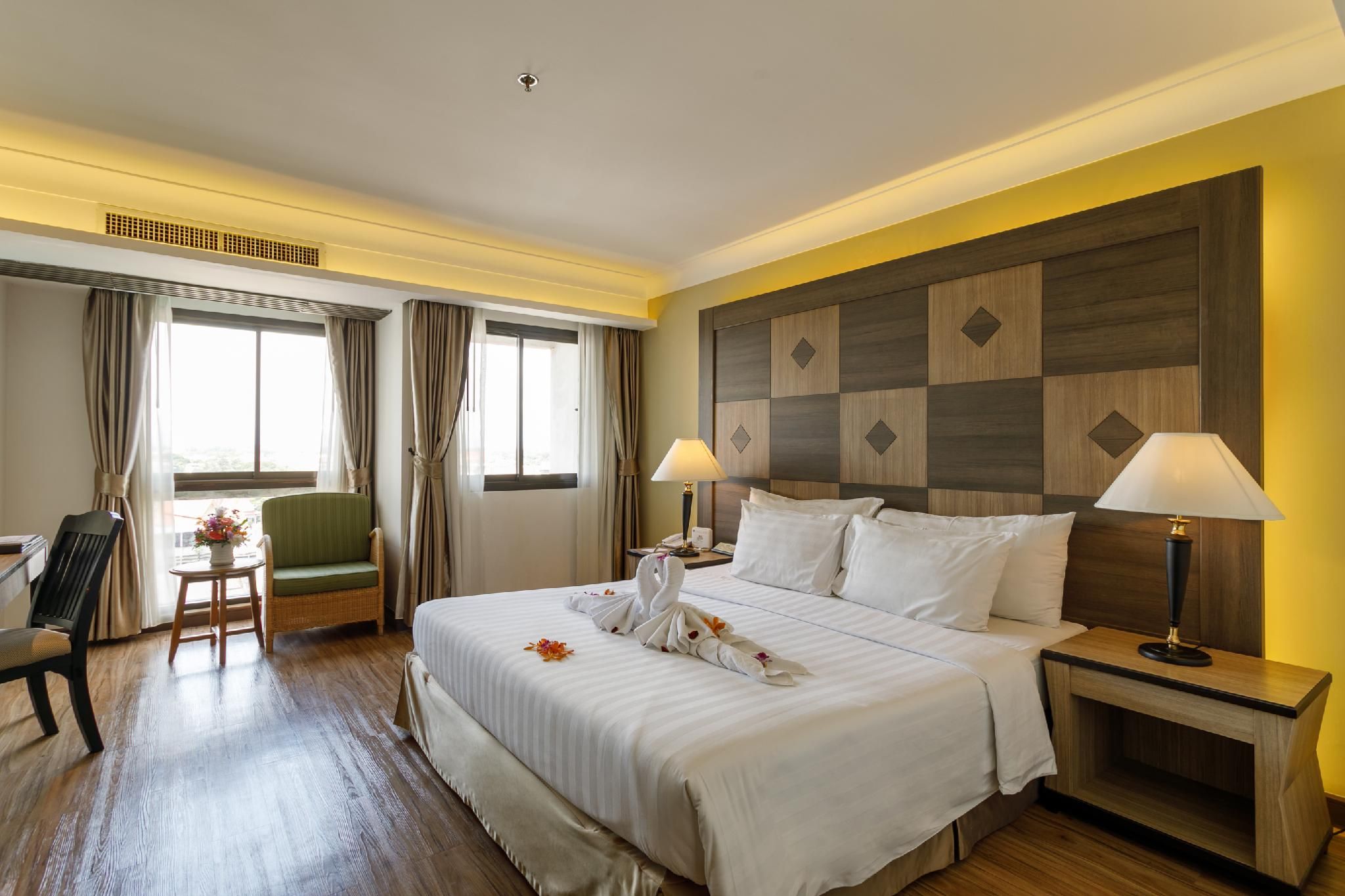 Amora Tapae Hotel Grand Superior King Room