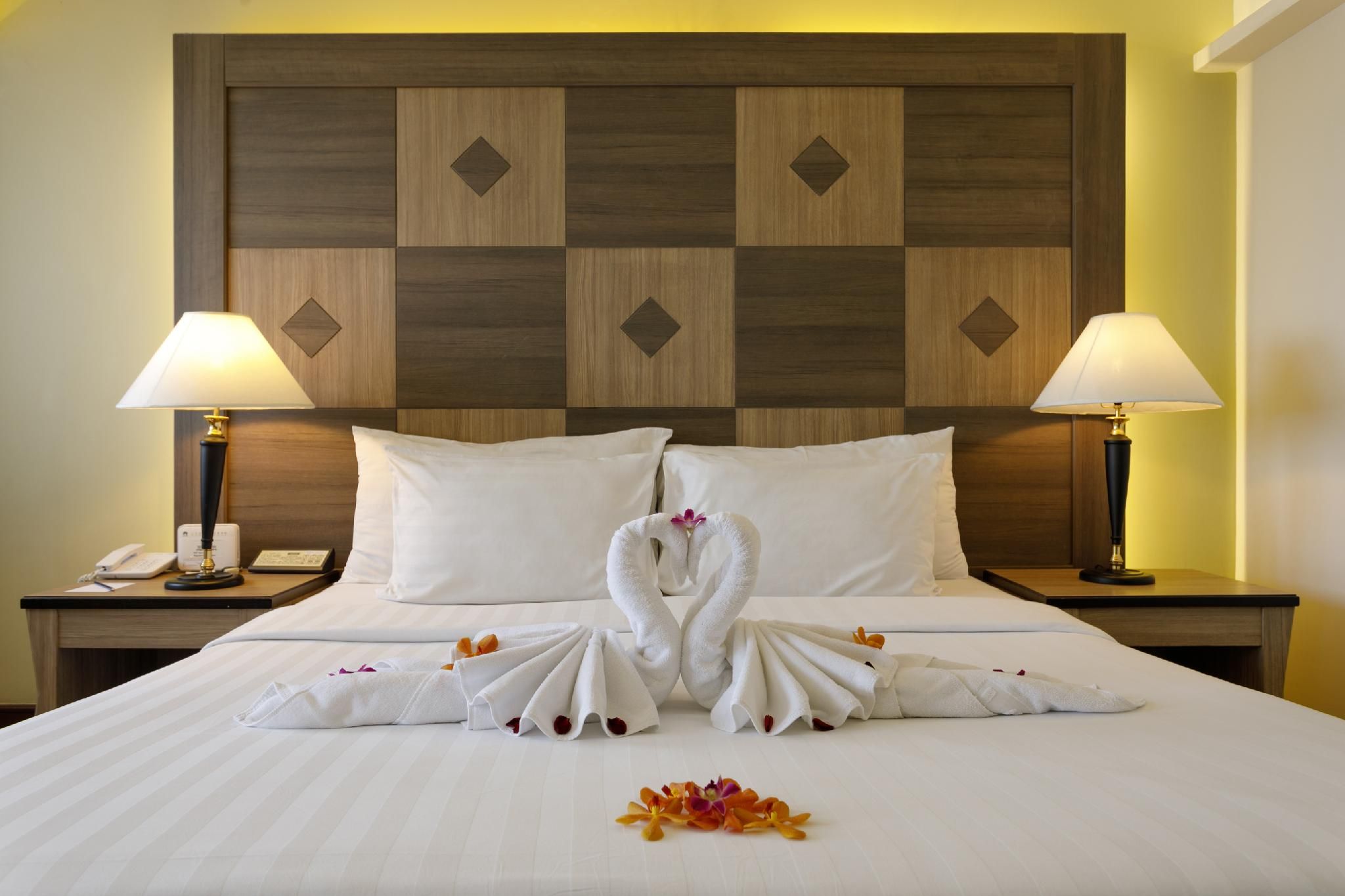 Amora Tapae Hotel Grand Superior King Room 2