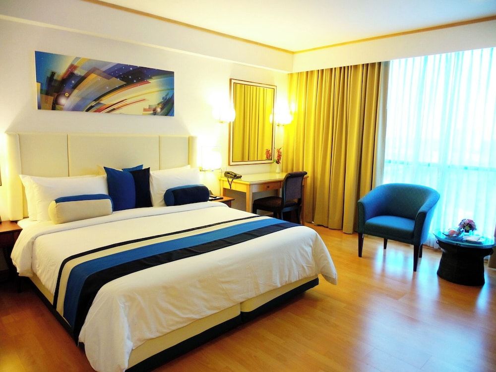 The Four Wings Hotel Bangkok Superior Double Room 2