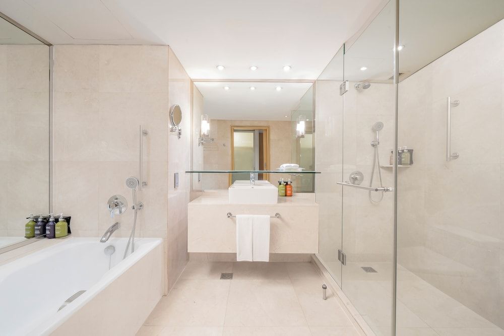 undefined Holiday Inn Bangkok Silom by IHG 10