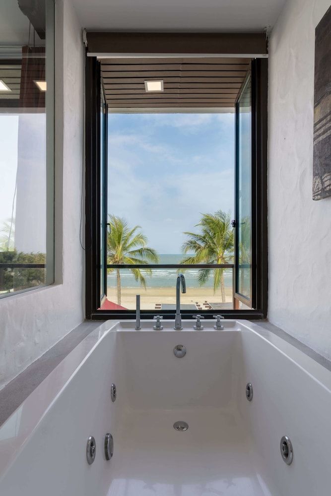 Tolani Le Bayburi Villas Pranburi Four-Bedroom Beachfront Pool Villa 13