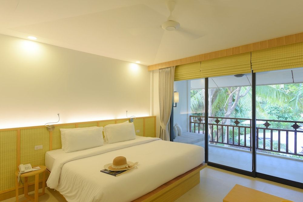 Paradise Beach Resort Samui Deluxe Double Room, 1 King Bed, Garden View 3