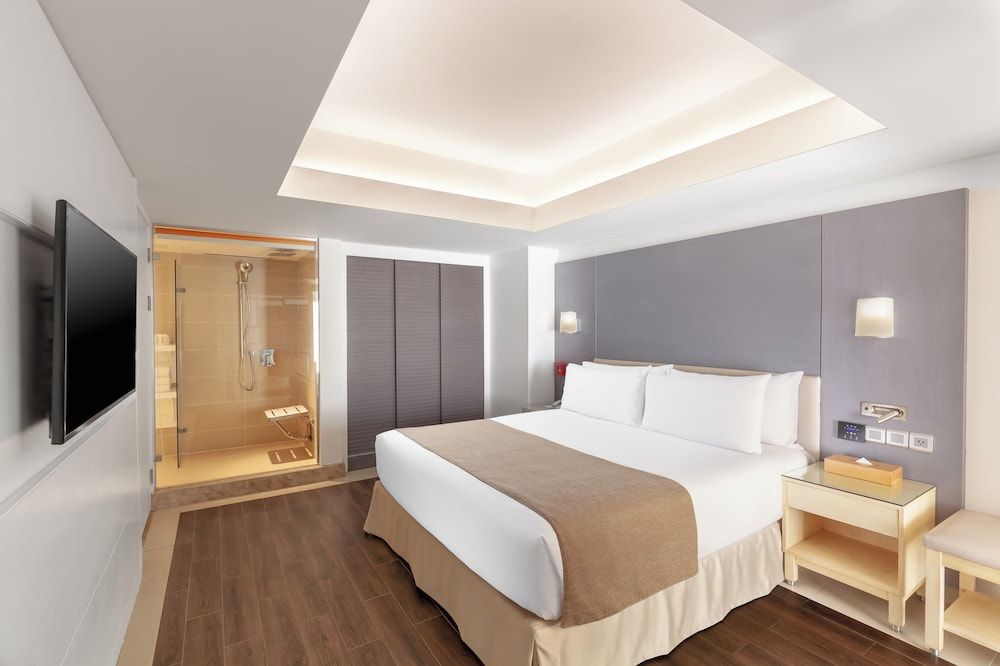 Holiday Inn Cairo Maadi by IHG Standard Room, 1 Double Bed, Non Smoking, City View