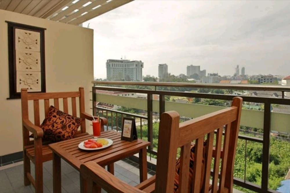 Pattaya Loft Hotel Superior Double or Twin Room 4