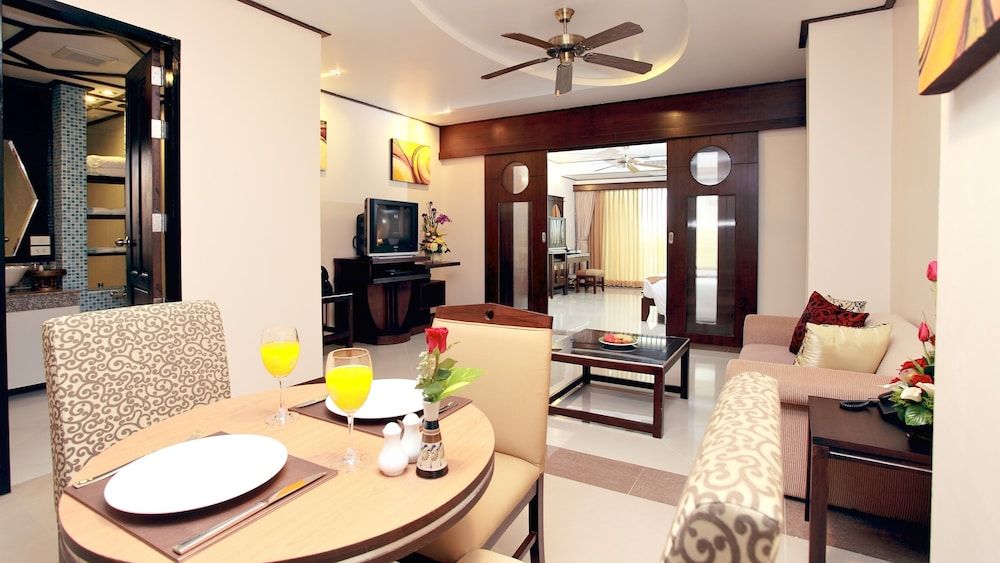 Pattaya Loft Hotel Superior Double or Twin Room 6