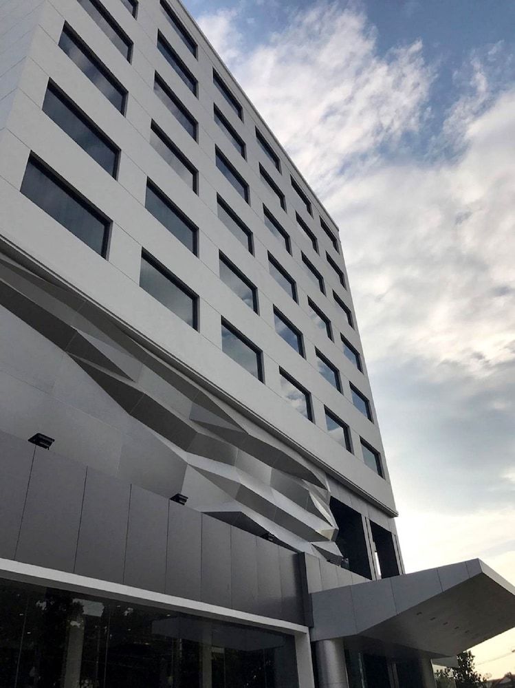 undefined Louis' Tavern Hotel Don Muang 6