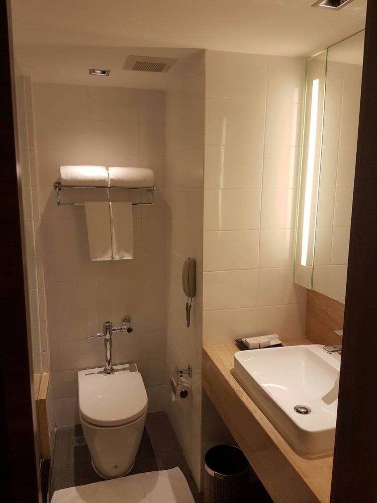 Louis' Tavern Hotel Don Muang Superior Room 6