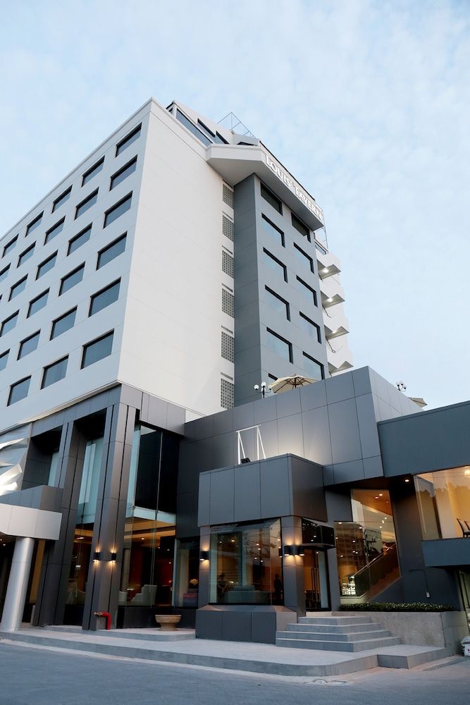 undefined Louis' Tavern Hotel Don Muang 3