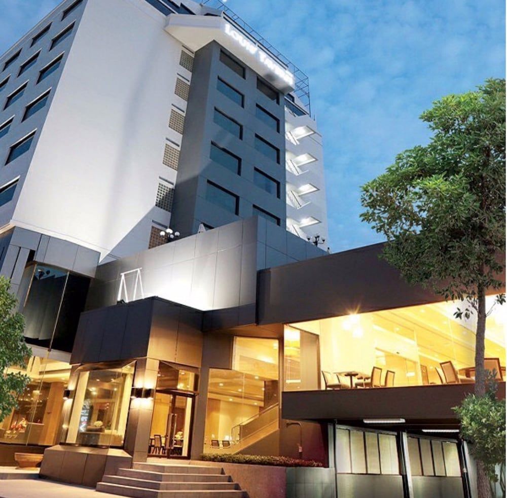 undefined Louis' Tavern Hotel Don Muang