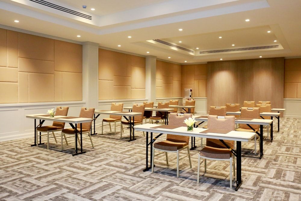 undefined Louis' Tavern Hotel Don Muang 8