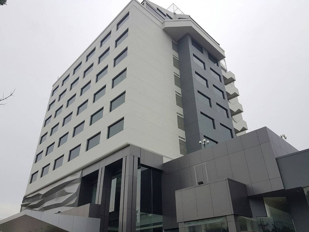 undefined Louis' Tavern Hotel Don Muang 4