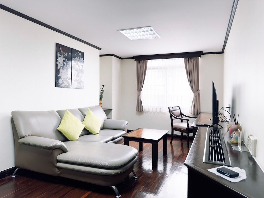 Yellow Ribbon Hills, Boutique Suites Business Room 5