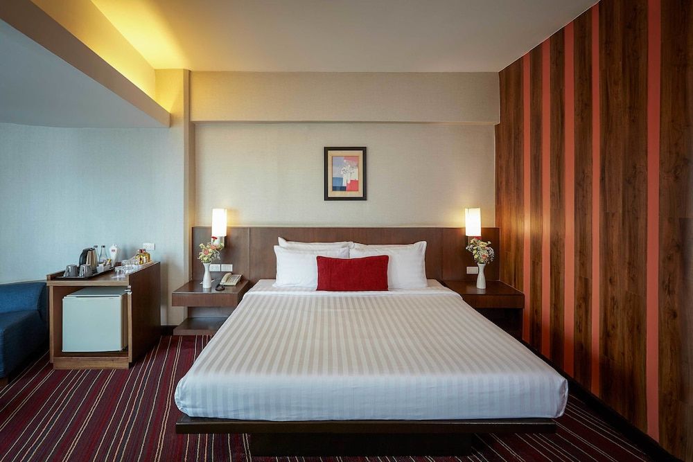 Ambassador Bangkok Hotel Superior Double Bed Sky Wing 3