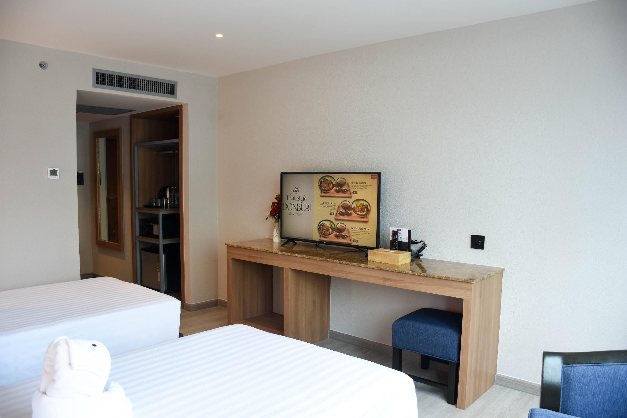 Ambassador Bangkok Hotel Metro Plus Twin Room (Newly Renovated) 3