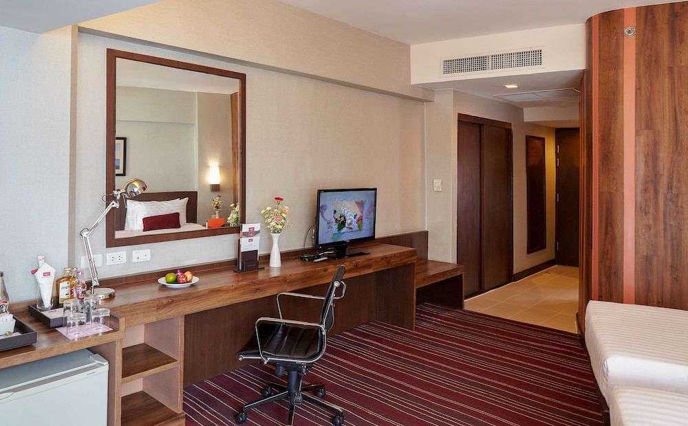 Ambassador Bangkok Hotel Superior Double Bed Sky Wing 7