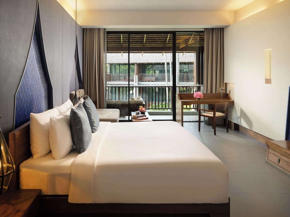 Deluxe Room, Pool View, 1 King Bed & 1 Sofa Bed
