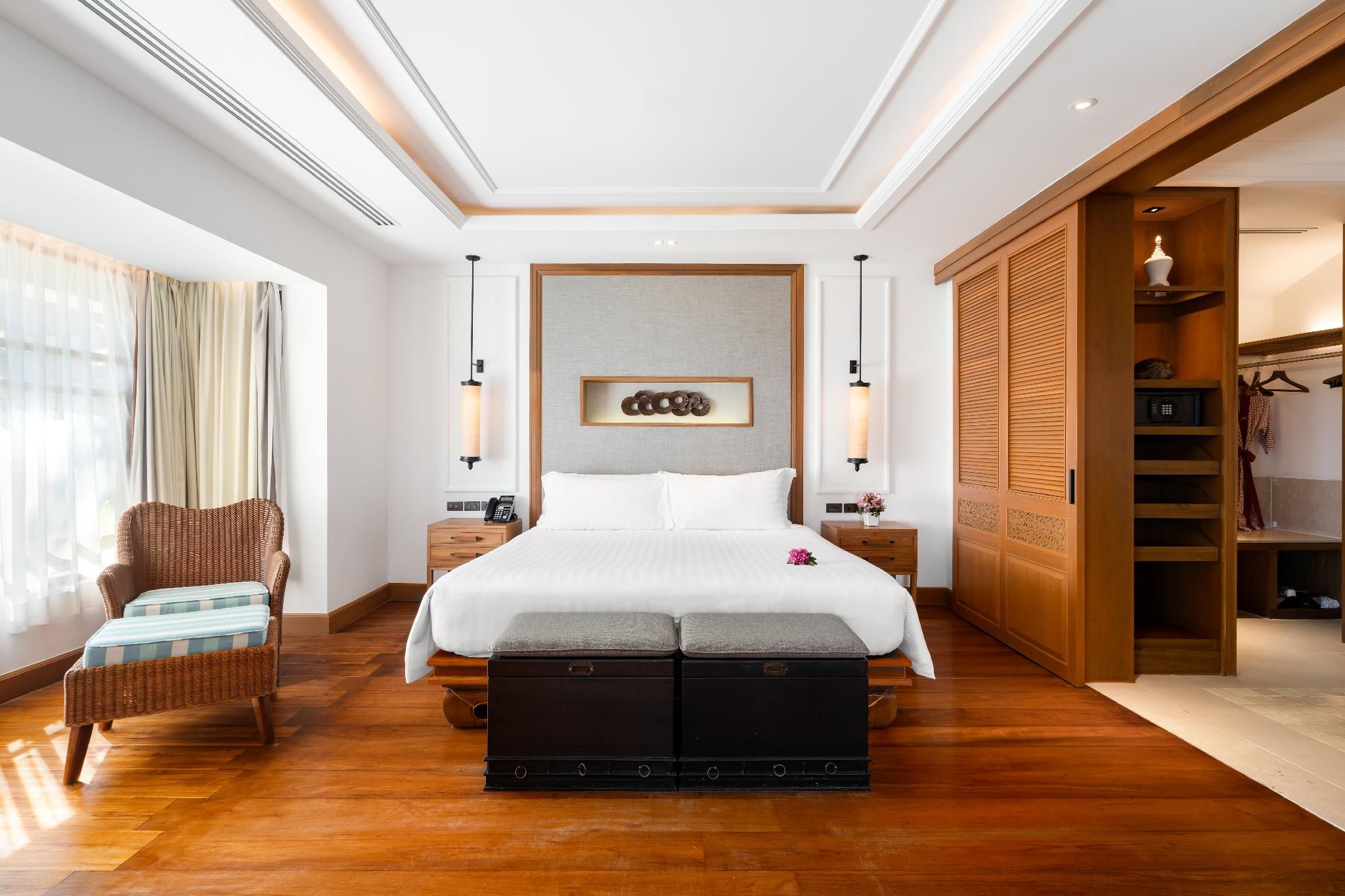 Deluxe Beachfront Villa