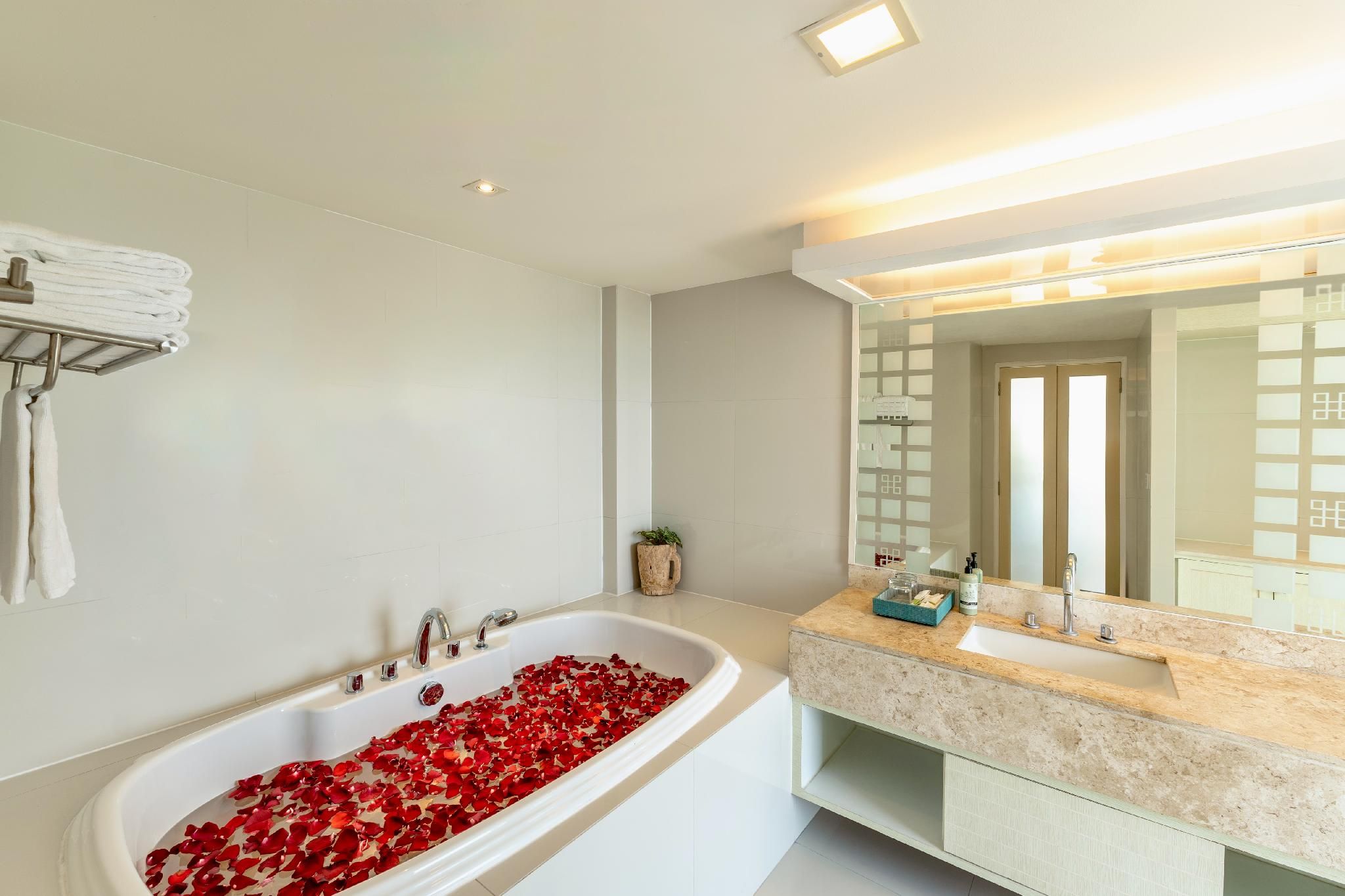 Andaman Embrace Patong Suite - 2 Bed Room 3