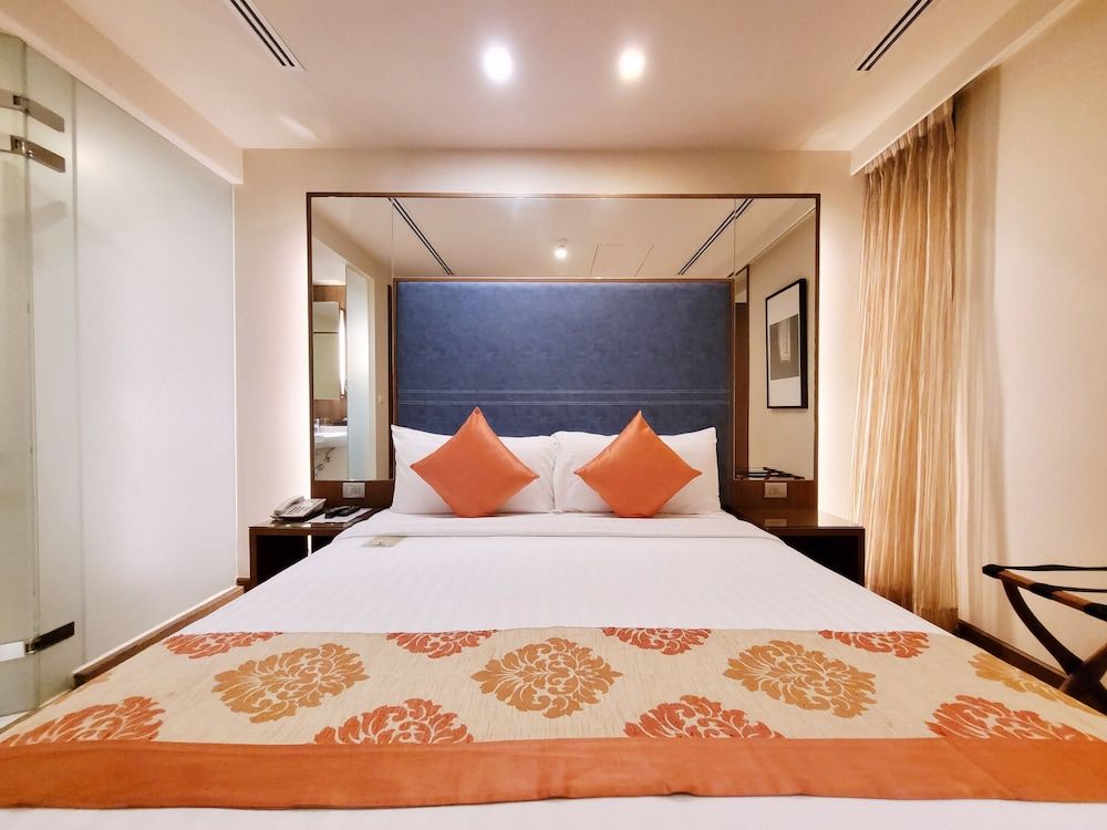On8 Sukhumvit Nana Bangkok Amber Deluxe Room