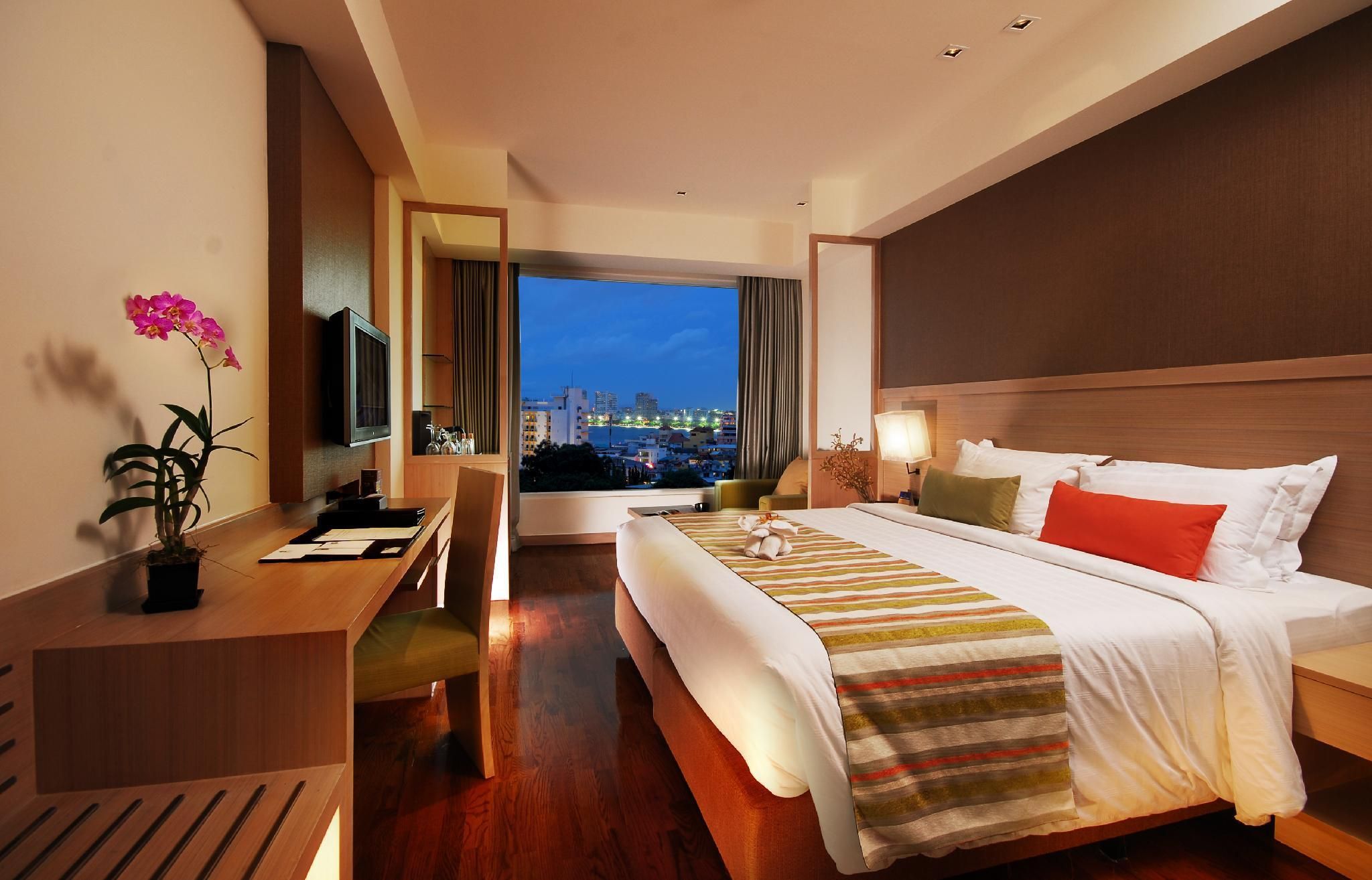 Signature Pattaya Superior Room - City View
