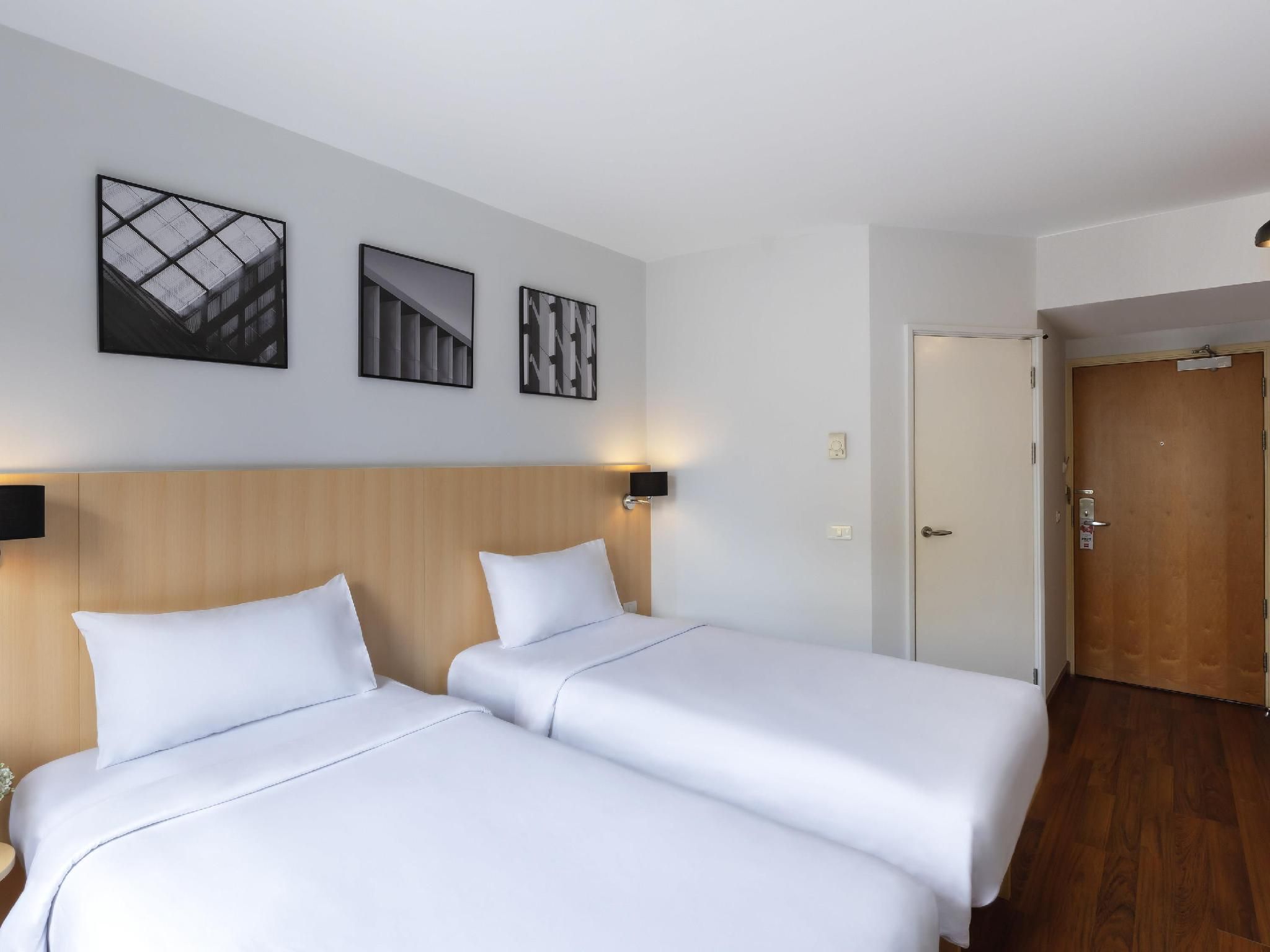 ibis Bangkok Sukhumvit 4 Superior Room Twin Beds 2