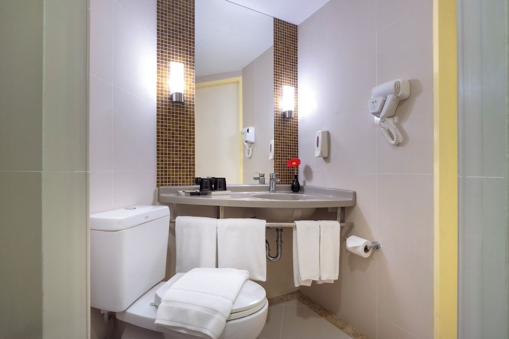 ibis Bangkok Sukhumvit 4 Superior Room, 1 Queen Bed 8