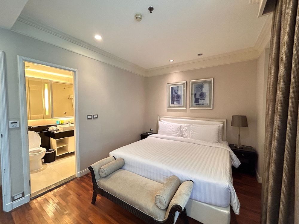 Two Bedroom Suite with Two Bathrooms