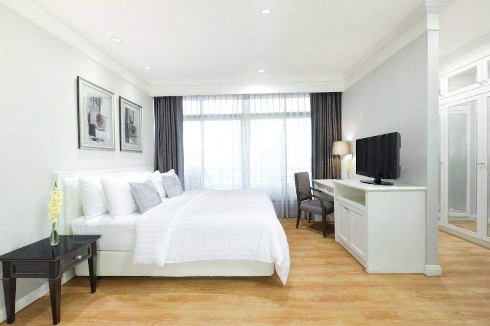 Grand Deluxe King Room