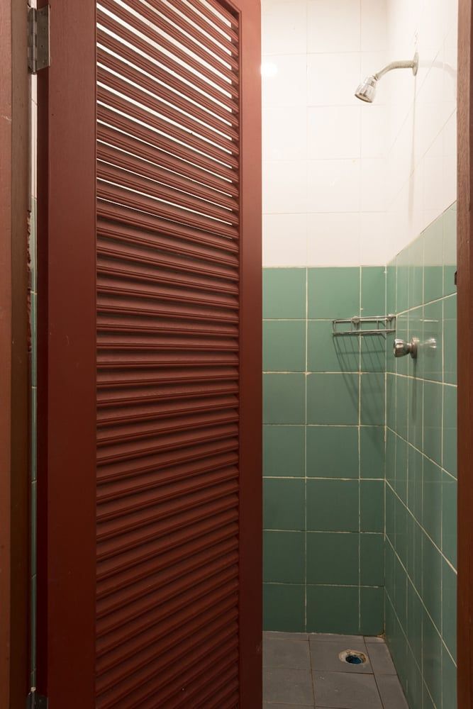 New Road Guest House - Hostel Private Mix Dorm 6