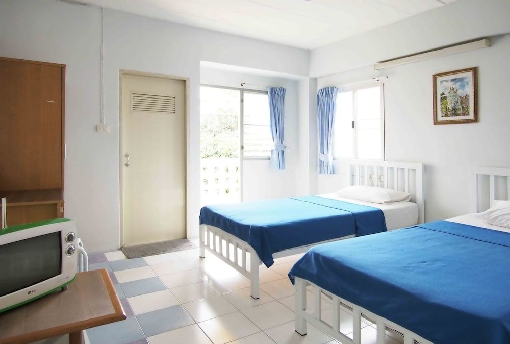 Thanapa Mansion - Hostel Standard Fan Room 4