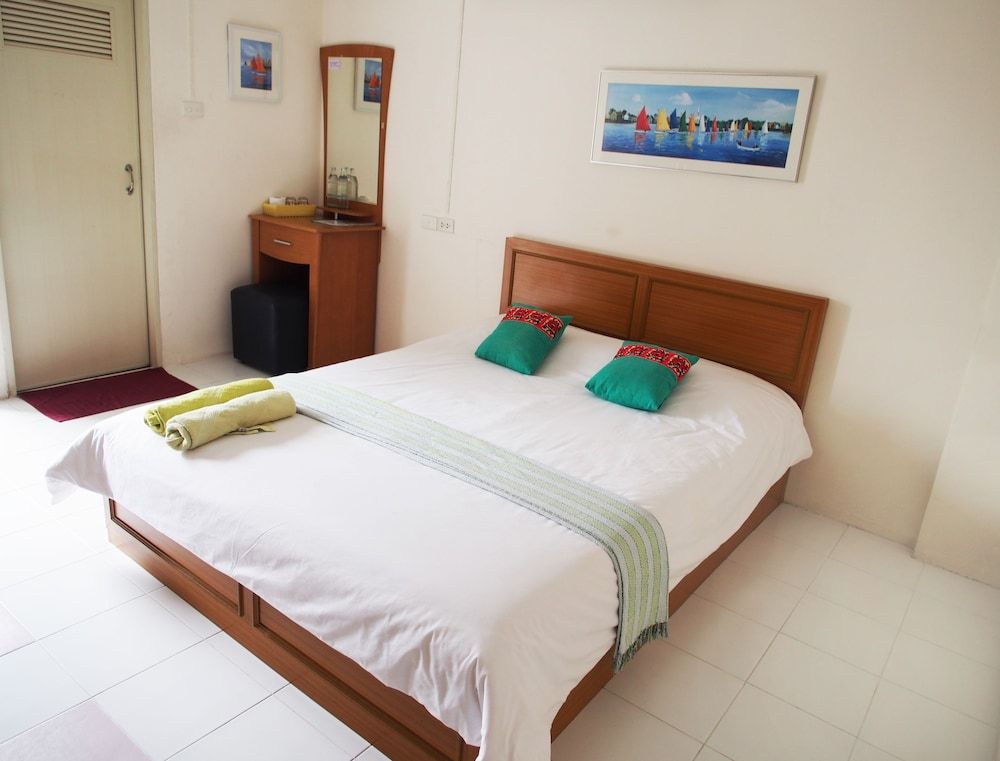 Thanapa Mansion - Hostel Standard Fan Room 3