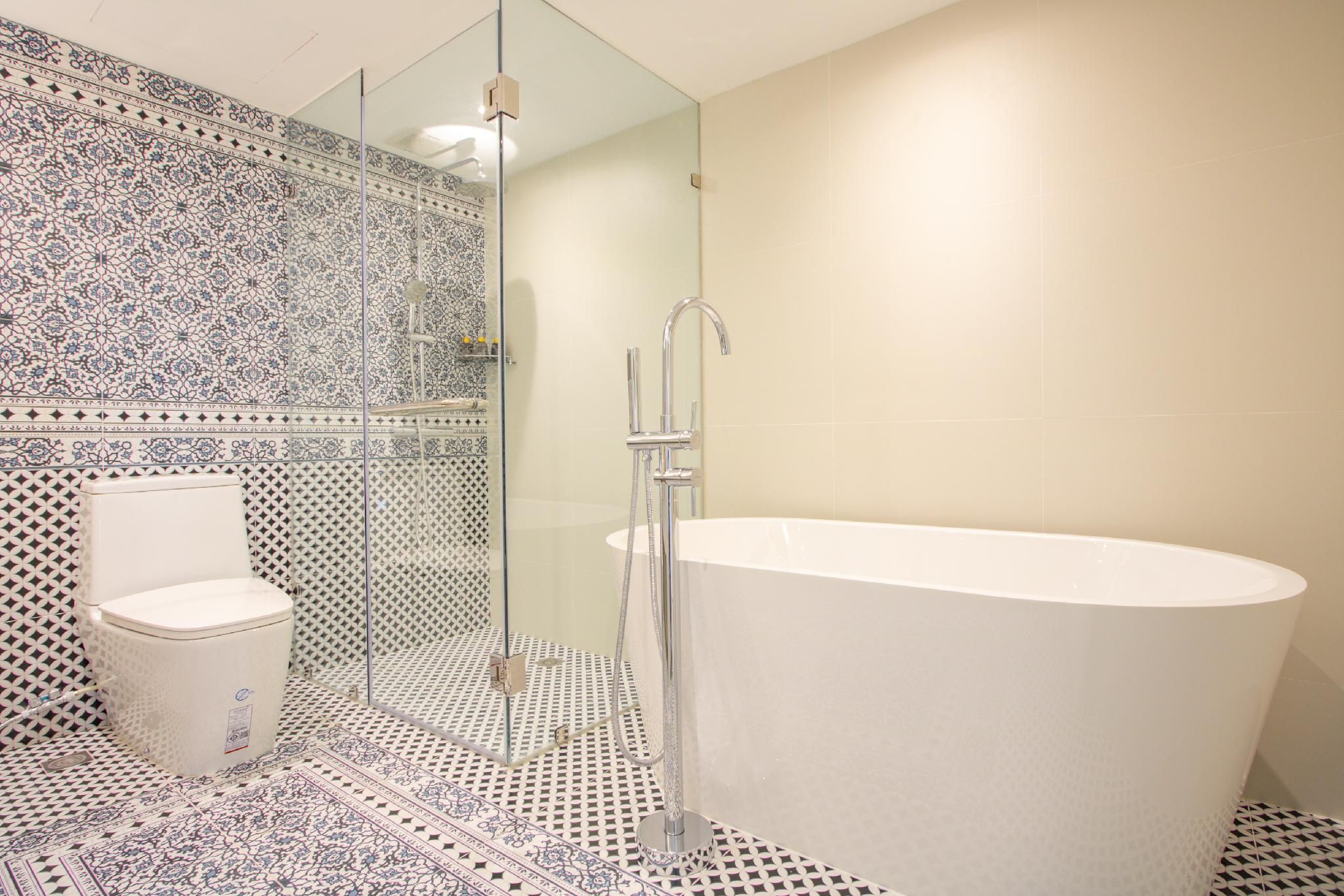 Three Bedroom Sea View Apartment