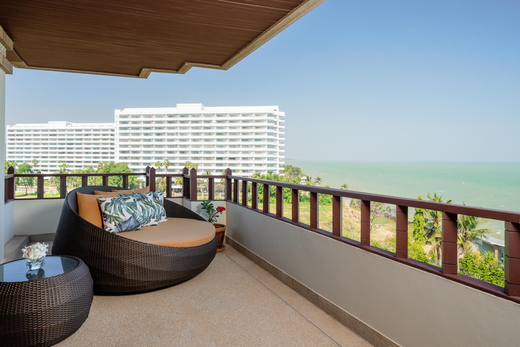 Three Bedroom Sea View Apartment