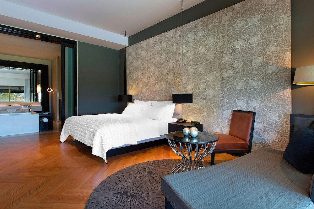 Suite, 1 Bedroom, Non Smoking, Pool View (Balcony)
