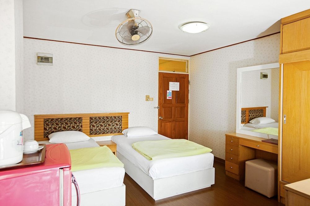 The Aiyapura Bangkok Superior Room 3