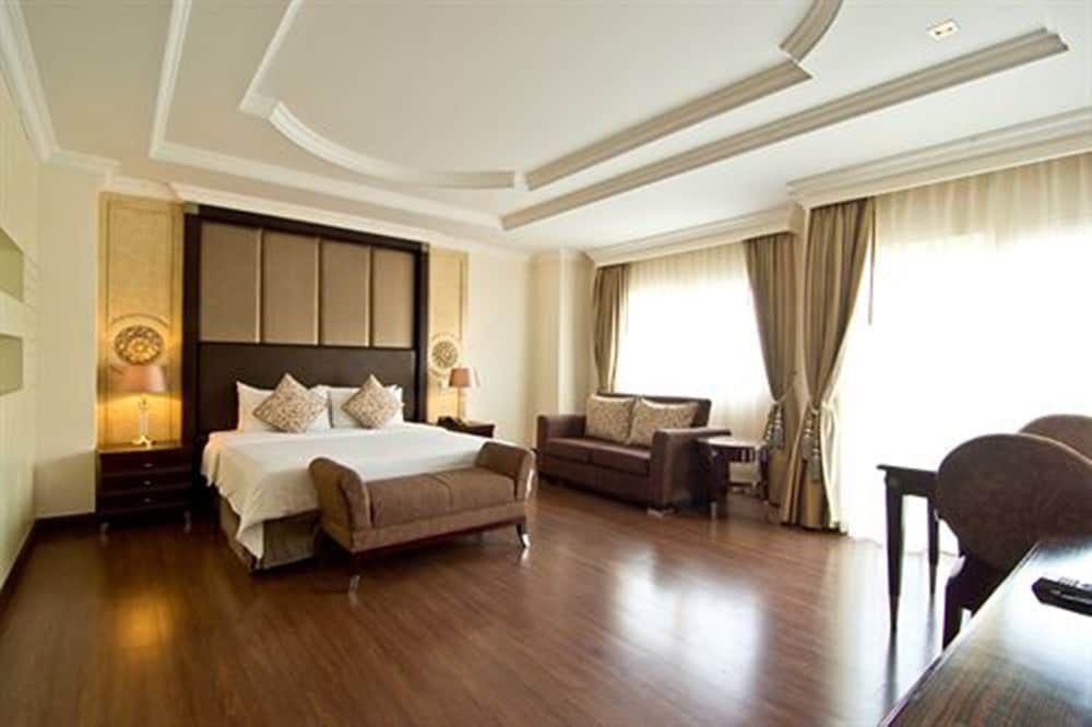 LK Residence Deluxe Room 6