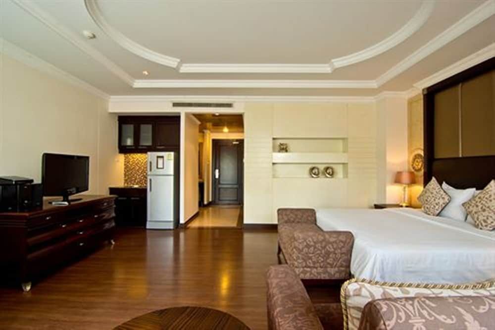 LK Residence Deluxe Room 14