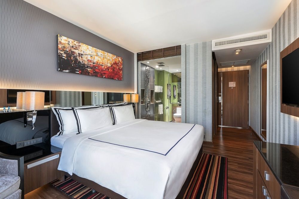 Continent Skyline King Room